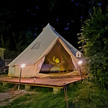 Οργανωμένο κάμπινγκ Honeymoon Zelt Im Ruhrpott