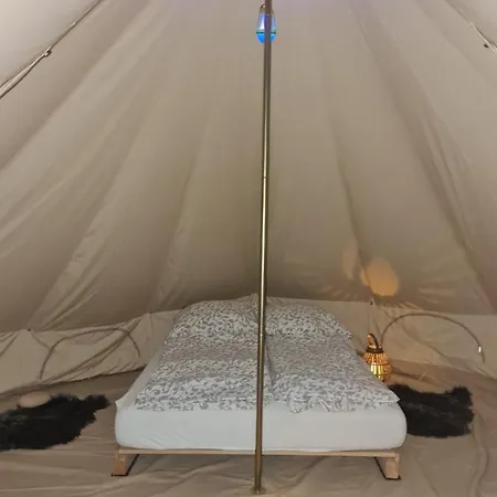 Οργανωμένο κάμπινγκ Honeymoon Zelt Im Ruhrpott